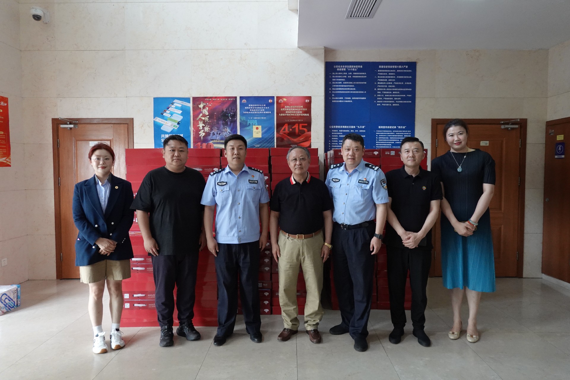 慰問上海市公安局交通警察總隊(duì)高架道路支隊(duì).jpg